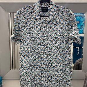 Rodd & Gunn Short Sleeve Button Down - Medium